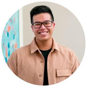A photo of the invited speaker Sandy Onie